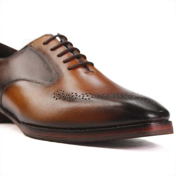 Artisan Premium Pure Leather Handcrafted Lace-Up Luxury pure leather oxford shoes with elegant brogue detailing