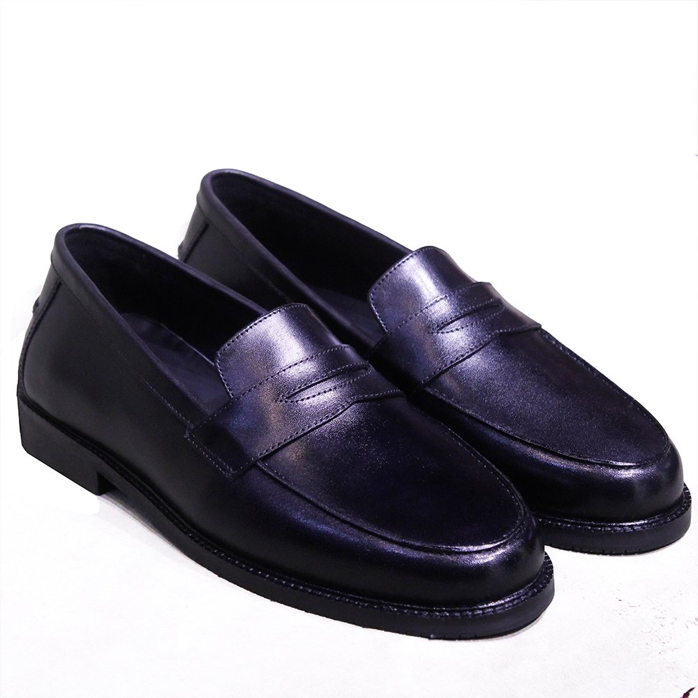 Obsidian Crest Penny Loafer